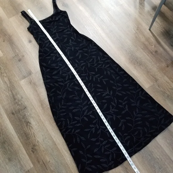 Sz S (fits 2-4 or a curvy 0) 90s Vintage Cache Black Velour Gown w/ Floral Beads - Picture 4 of 8